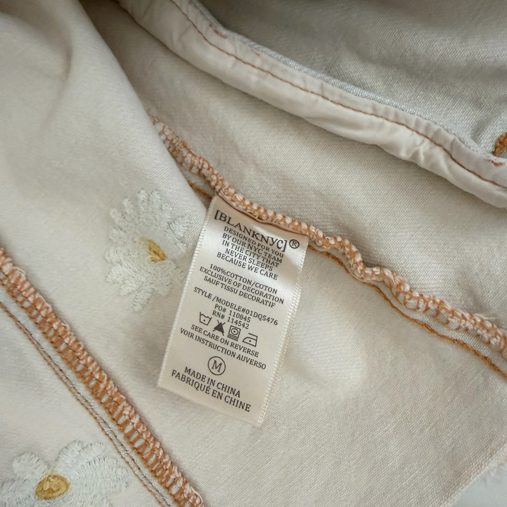 Blank NYC Daisy Embroidered Denim Jacket – Size M – Cream Floral Jacket - Picture 6 of 8